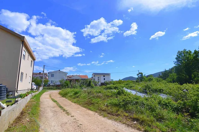 BAUGRUNDSTÜCK IN LASTVA – 1.600 m² GRUNDSTÜCK MIT 1.600 m² BAUPOTENZIAL, IN DER NÄHE VON JAZ BEACH — photo 7